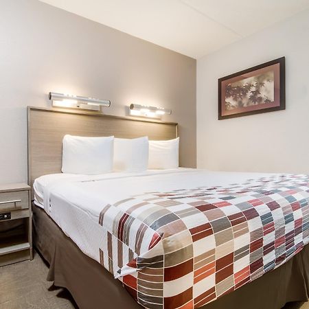 Red Roof Inn Detroit - Фармингтон-Хиллз Экстерьер фото