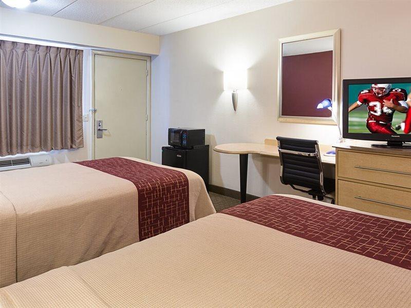 Red Roof Inn Detroit - Фармингтон-Хиллз Экстерьер фото