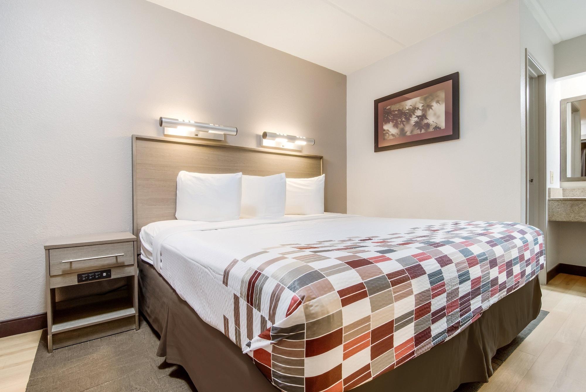 Red Roof Inn Detroit - Фармингтон-Хиллз Экстерьер фото