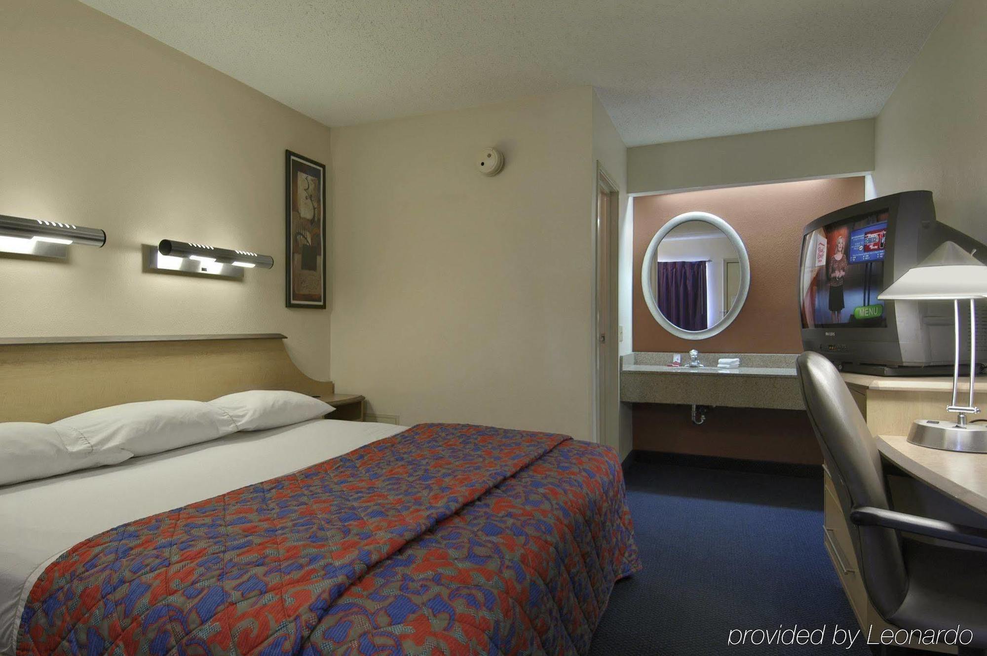 Red Roof Inn Detroit - Фармингтон-Хиллз Номер фото